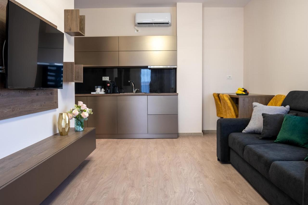 M City Aparthotel Arad Exterior photo