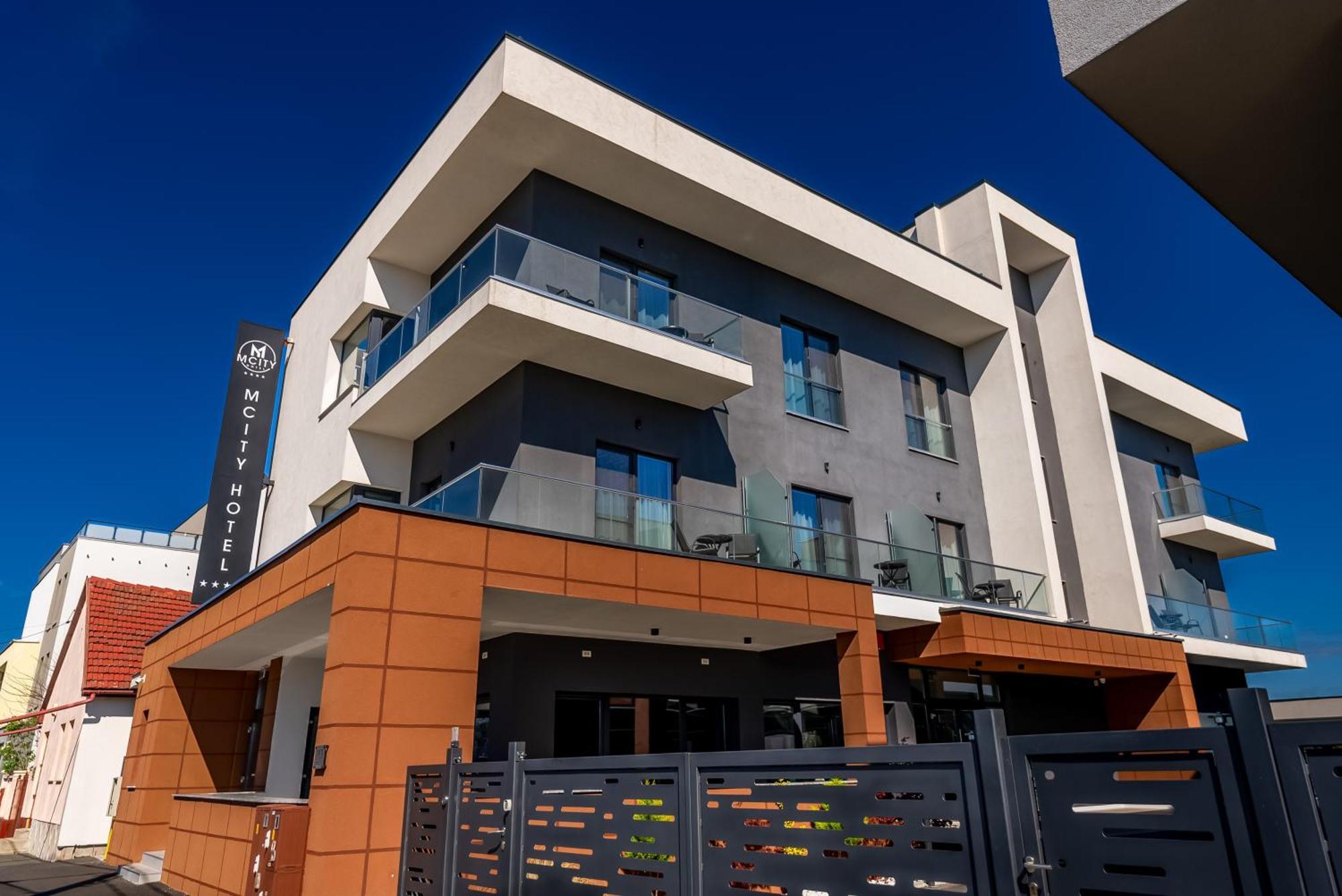 M City Aparthotel Arad Exterior photo