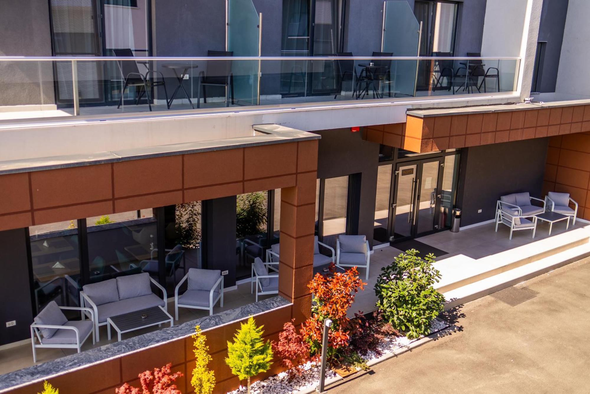 M City Aparthotel Arad Exterior photo