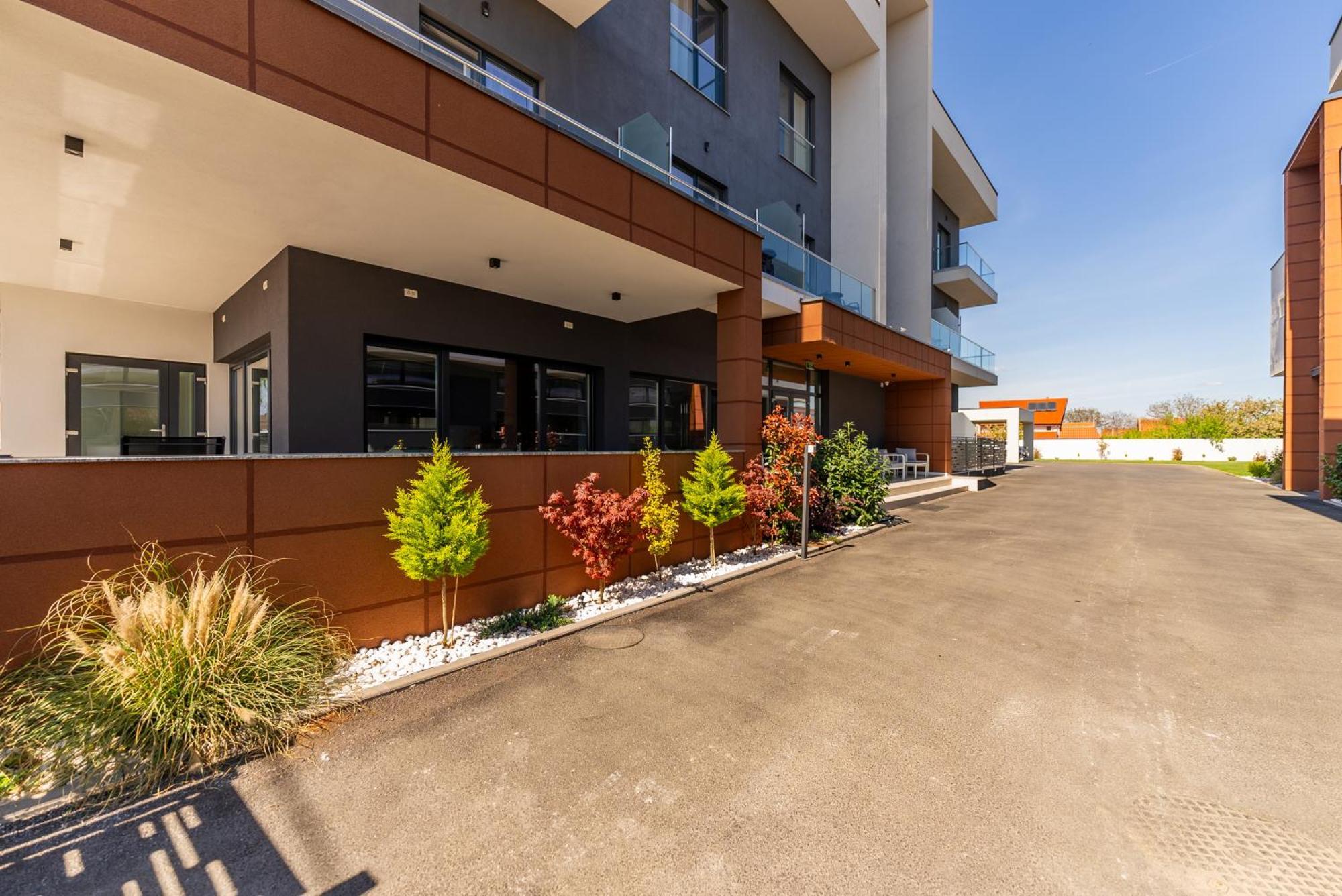 M City Aparthotel Arad Exterior photo