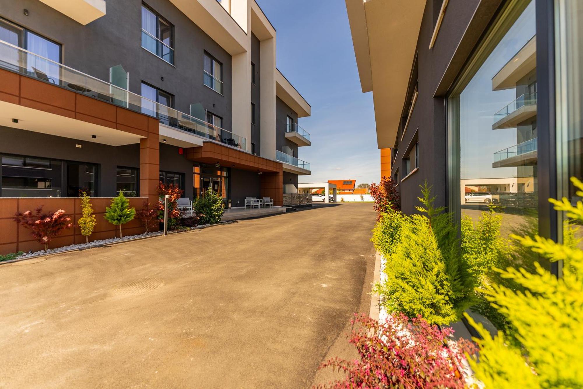 M City Aparthotel Arad Exterior photo
